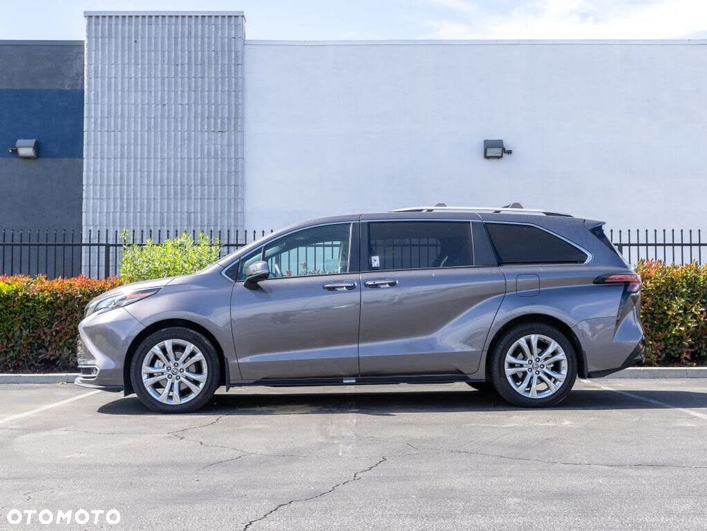 Toyota Sienna - 10