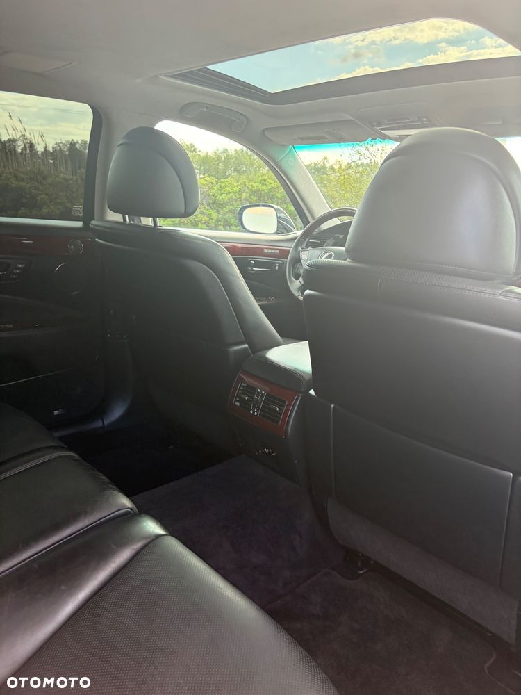 Lexus LS - 13