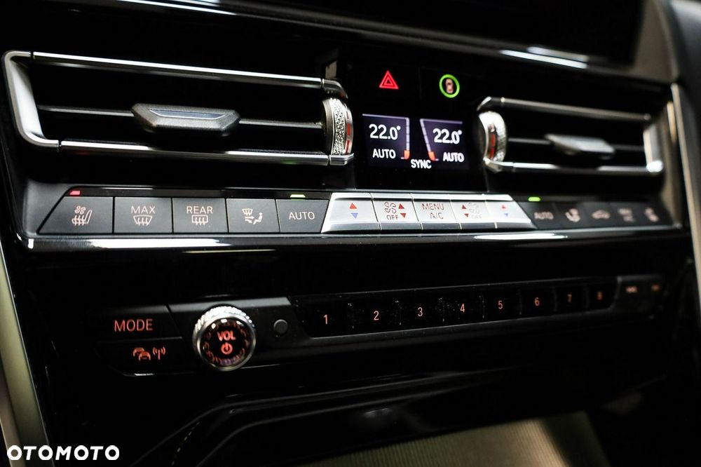 BMW Seria 8 - 32
