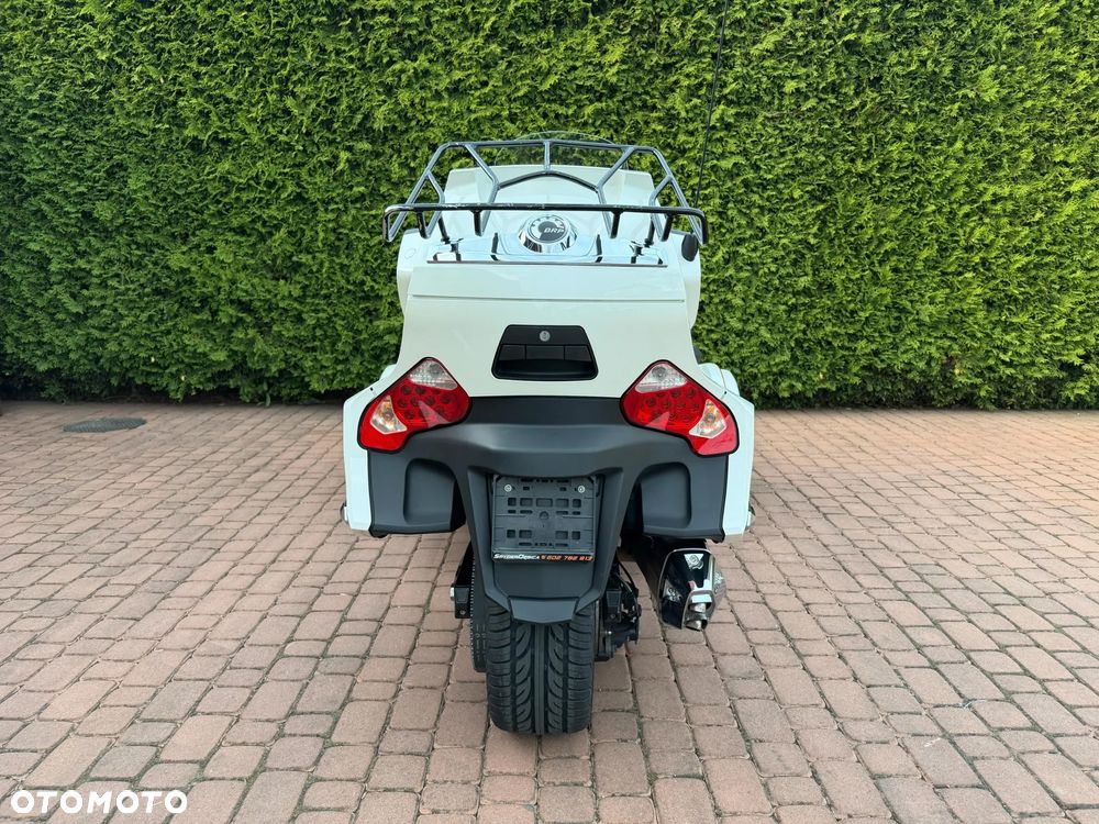 Can-Am Spyder - 5