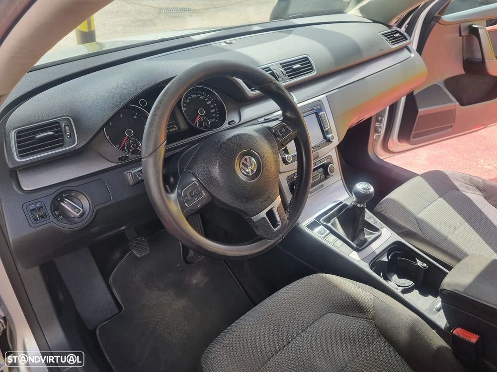 VW Passat 1.6 TDI Confortline - 23