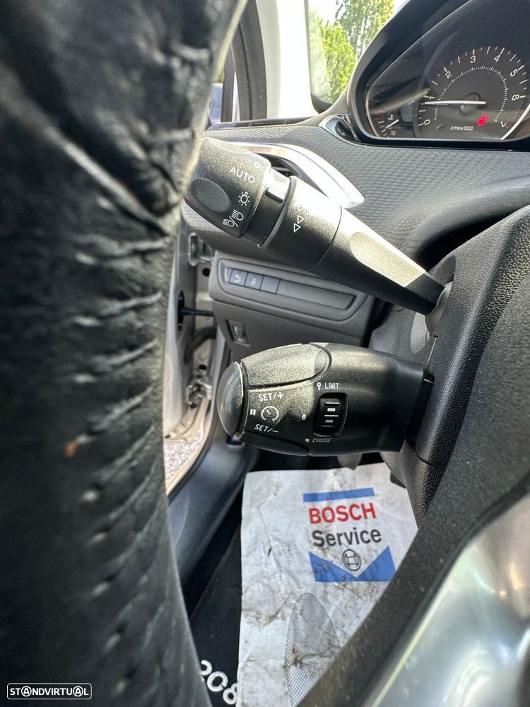 Peugeot 208 1.2 PureTech Style - 17