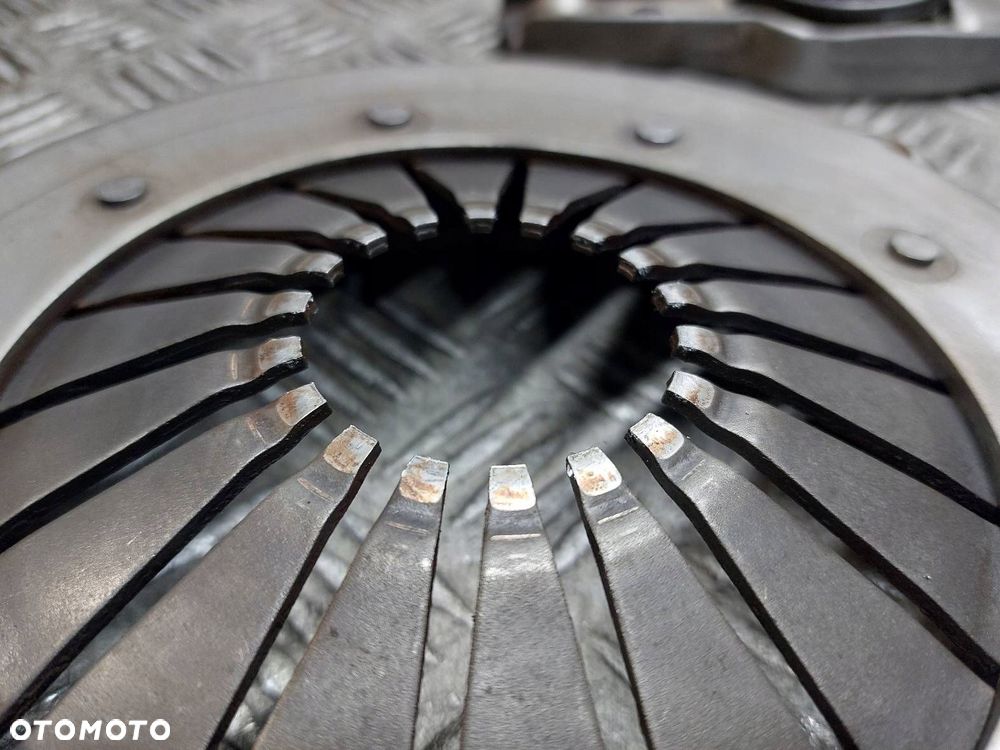 SPRZĘGŁO TARCZA + DOCISK + ŁOŻYSKO OPOROWE VOLKSWAGEN POLO III 6N 1.9 TDI - 2