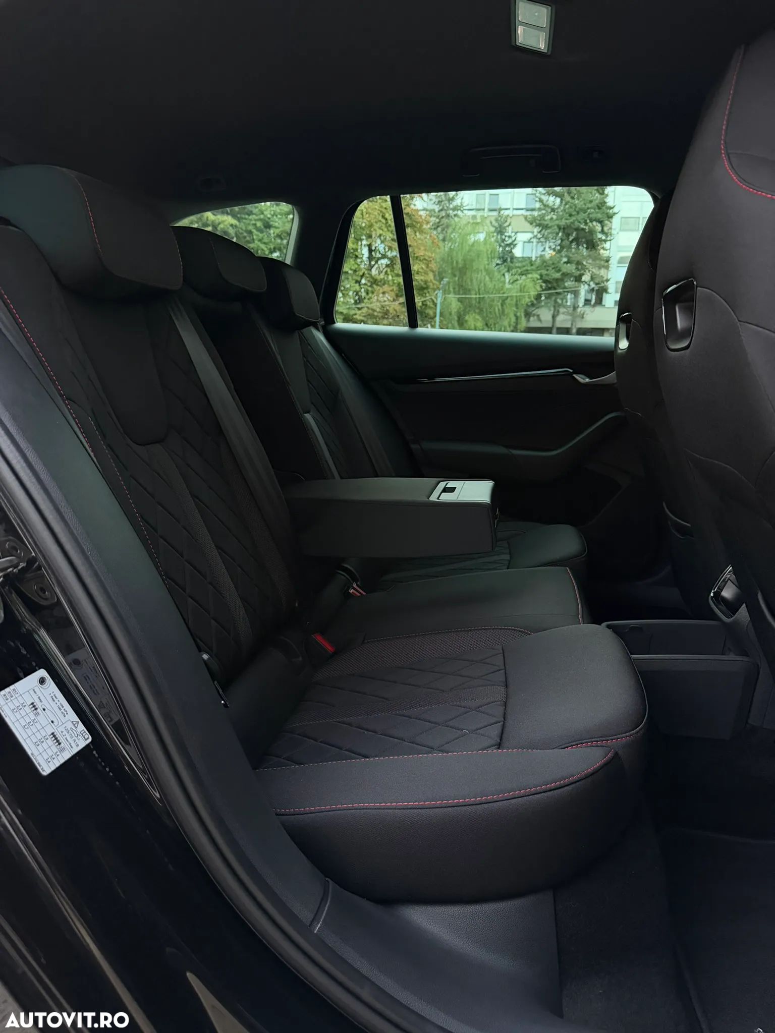 Skoda Octavia Combi 2.0 TSI 265 CP DSG RS - 13
