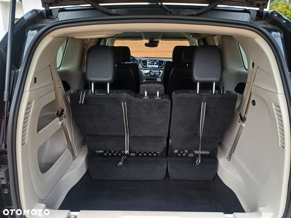 Chrysler Pacifica - 17