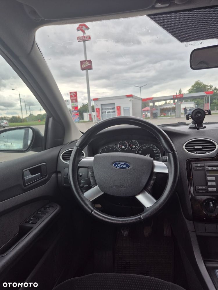 Ford Focus 1.6 Ghia - 8