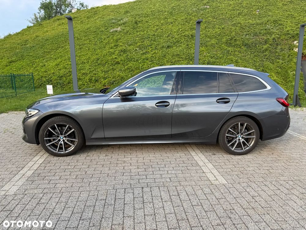 BMW Seria 3 320d xDrive Sport Line - 2
