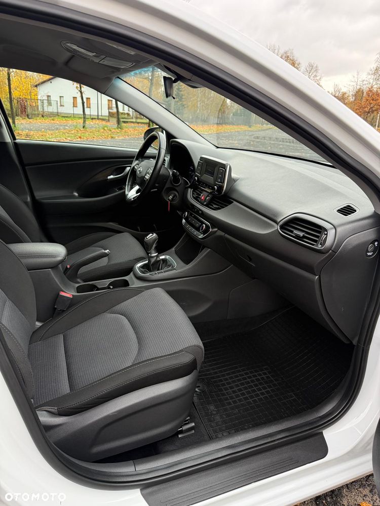 Hyundai i30 1.6 D Classic + - 9