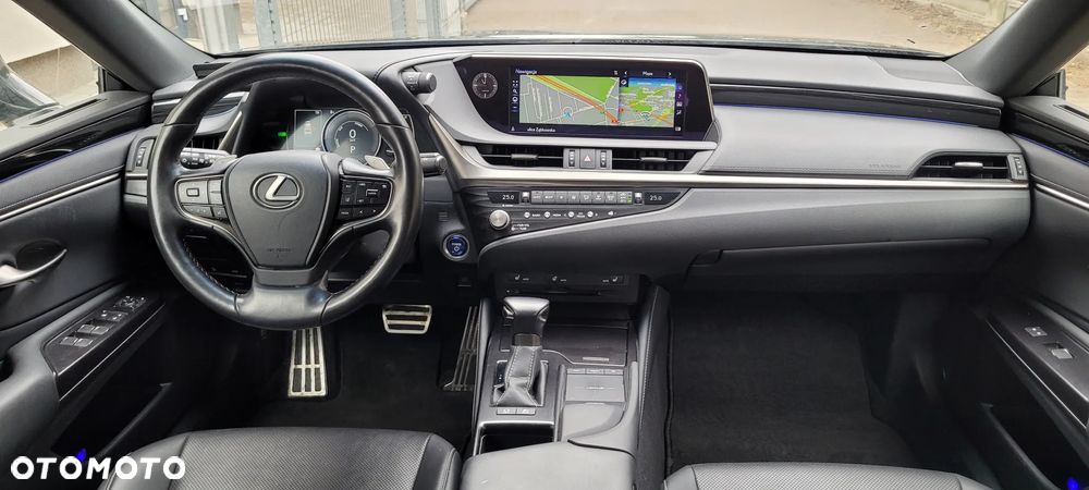 Lexus ES 300h Business Edition + - 18