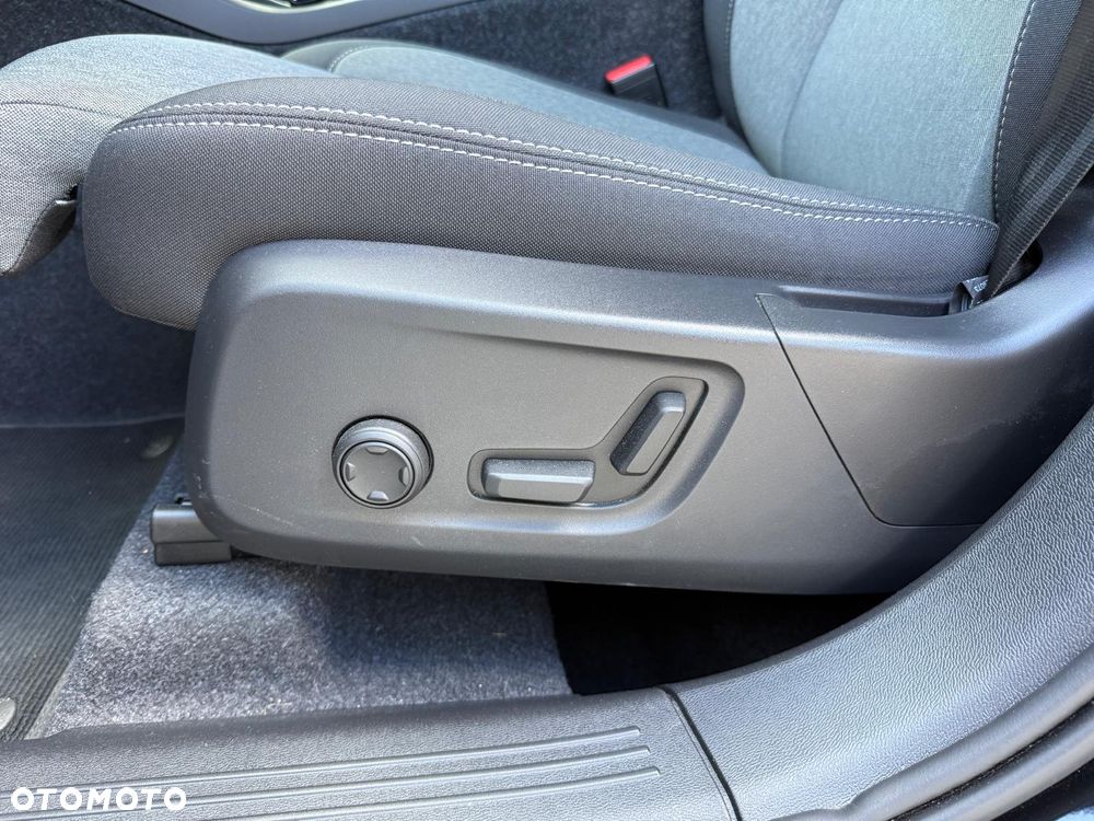 Volvo XC 40 B3 Plus Dark - 22