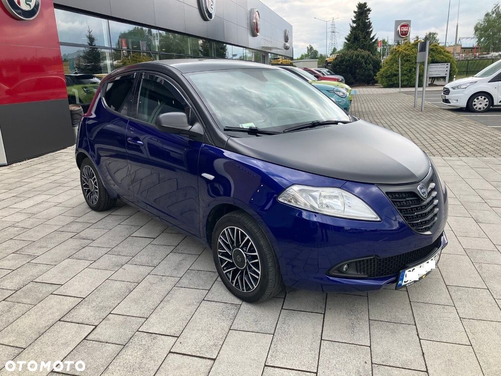 Lancia Ypsilon 1.2 8V Momo S&S - 13