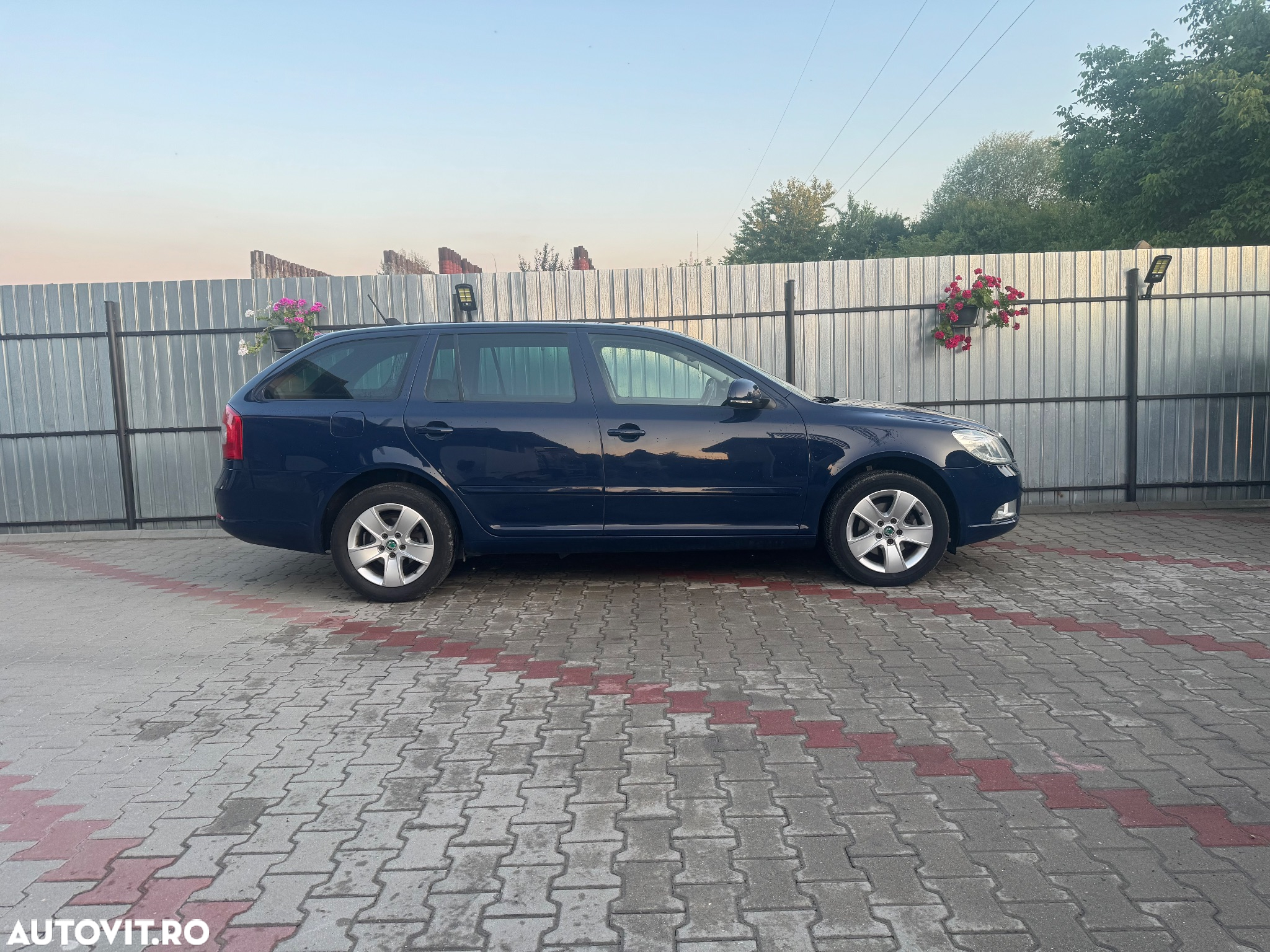Skoda Octavia Combi 2.0 TDI Ambiente DSG - 11