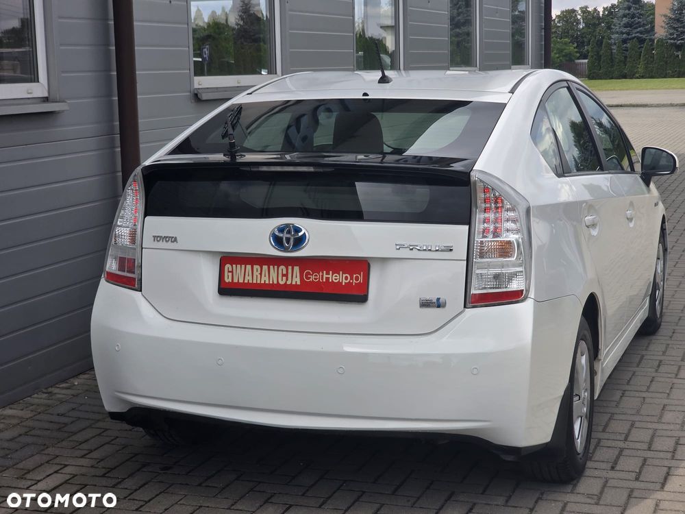 Toyota Prius (Hybrid) - 13