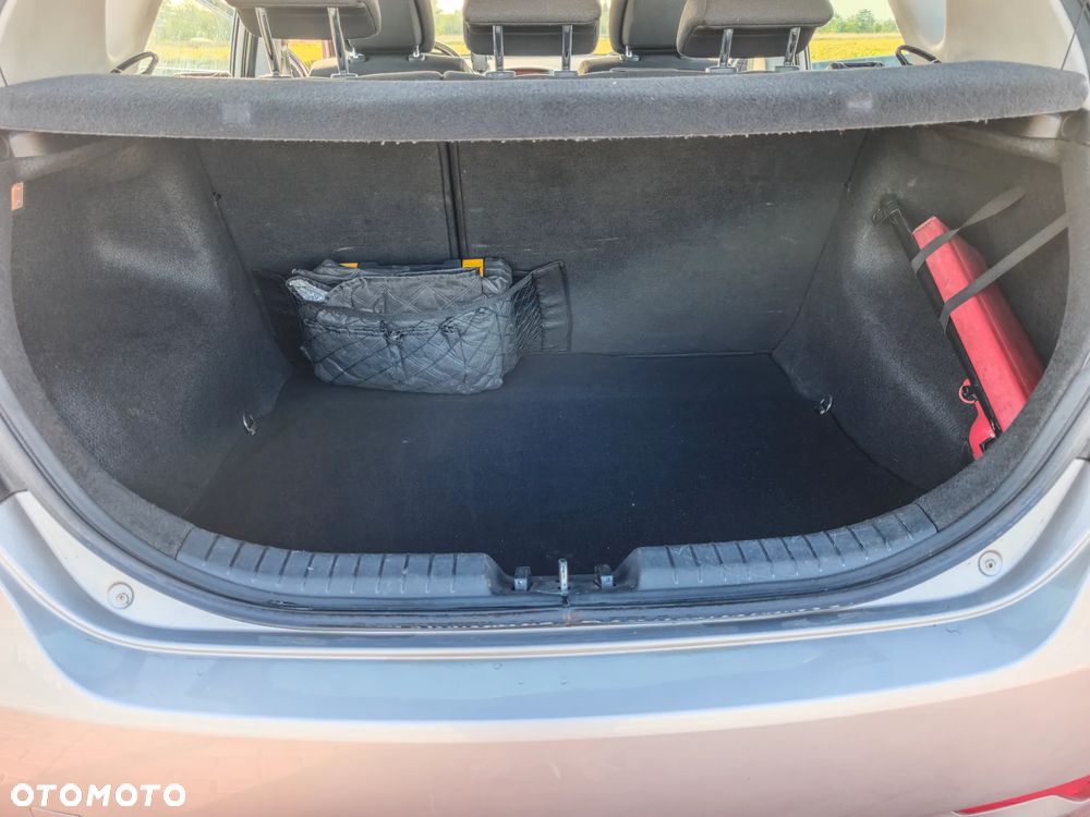 Kia Ceed - 16