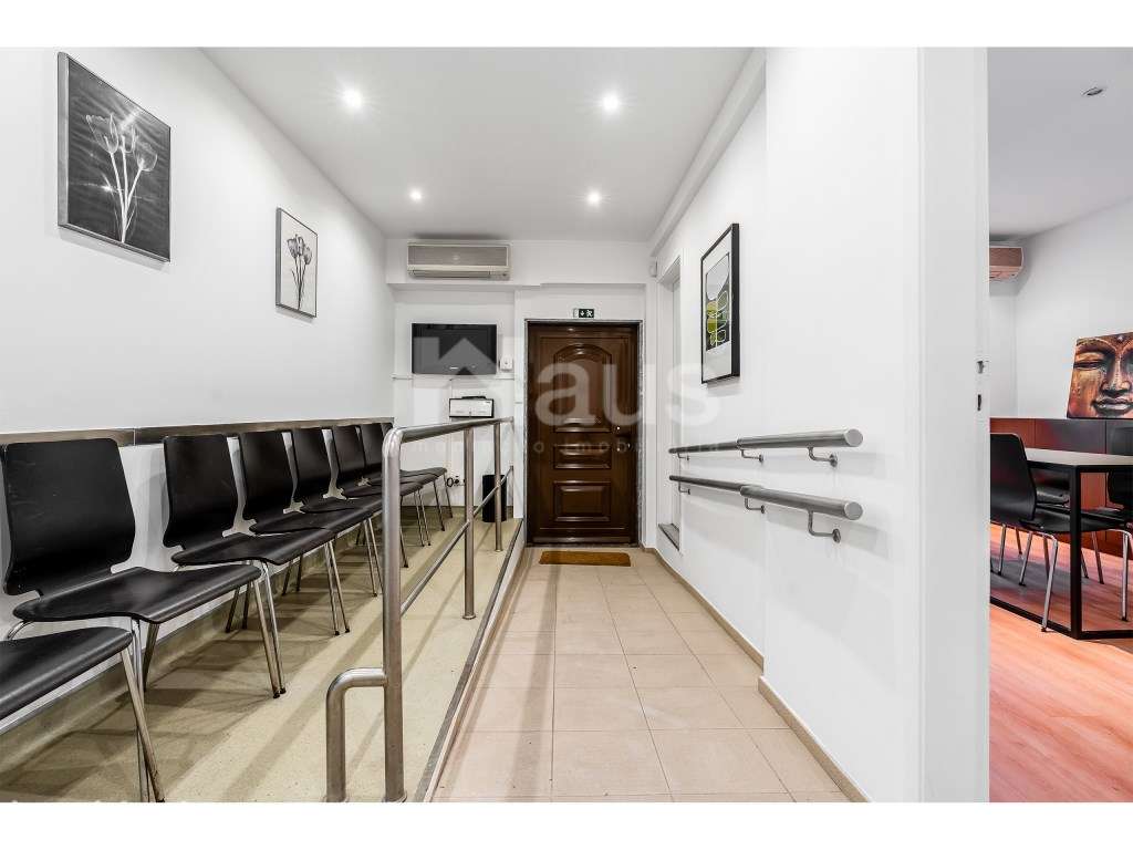 Espaço comercial destinado a serviços com uma ótima localização, no... - Grande imagem: 2/23