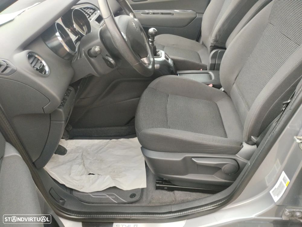 Peugeot 5008 1.6 BlueHDi Style - 4