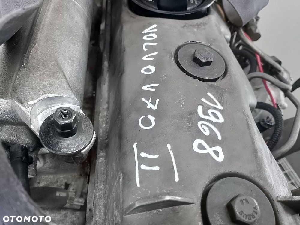 SILNIK VOLVO V70 II D5252T 2.5 D - 12