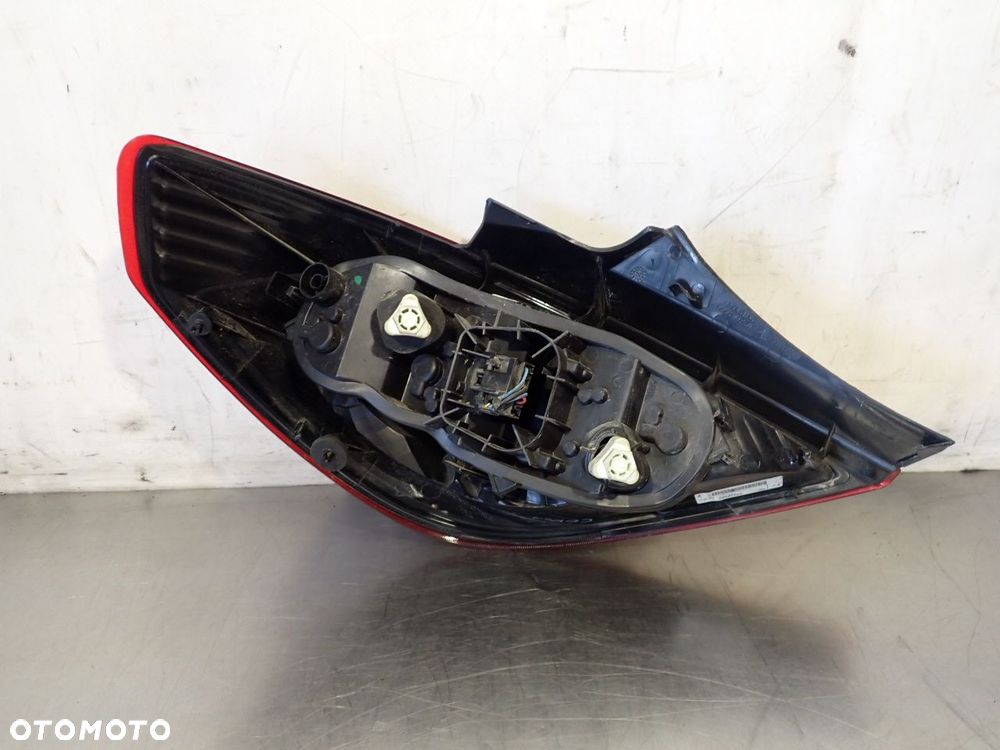 LAMPA PRAWA TYLNA DYMIONA OPEL CORSA D 89316522 - 6