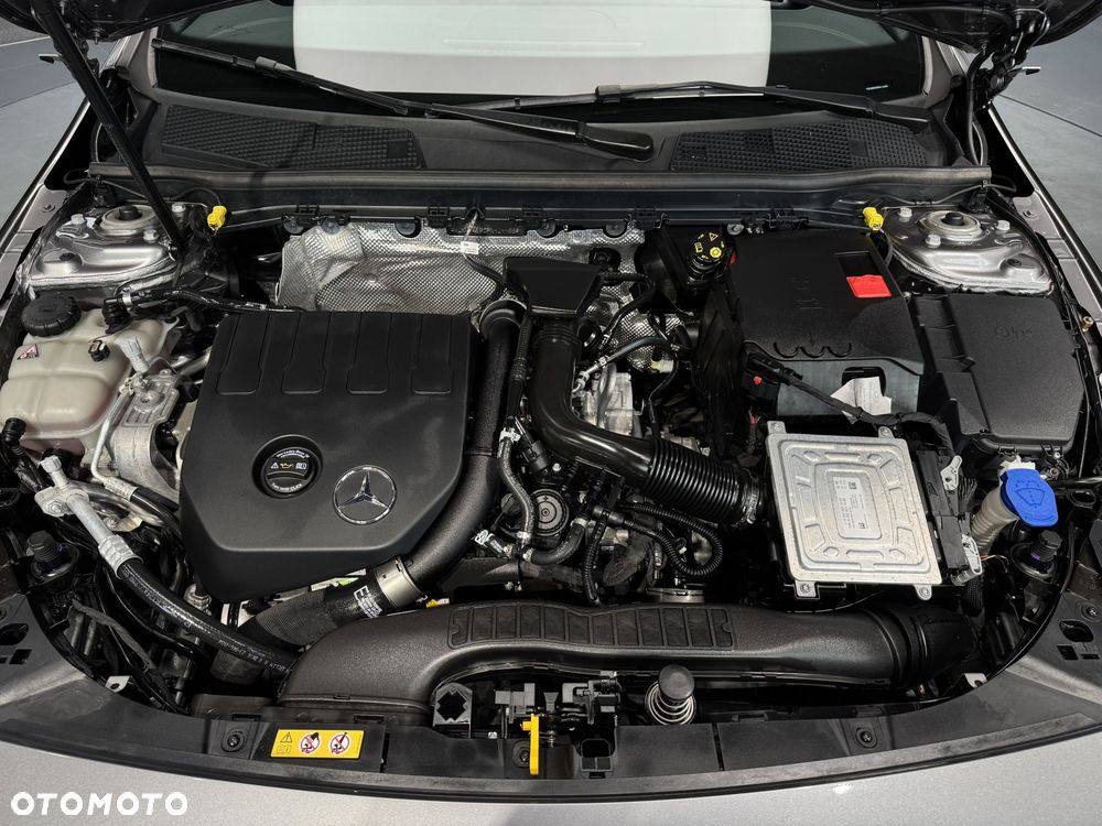 Mercedes-Benz CLA 180 Progressive 7G-DCT - 21