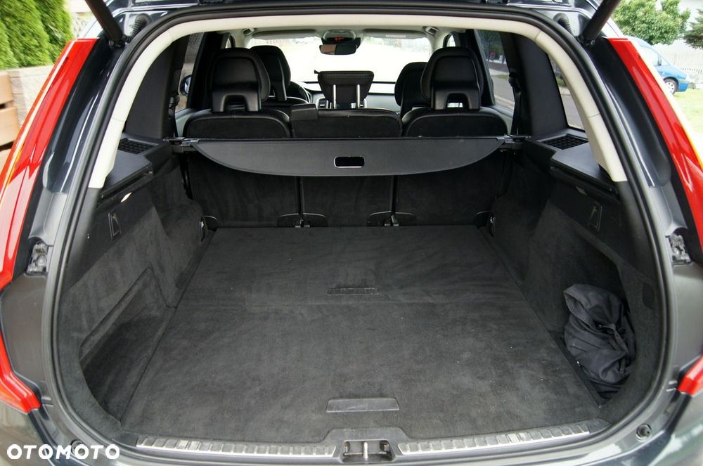 Volvo XC 90 D5 AWD Geartronic Momentum - 32