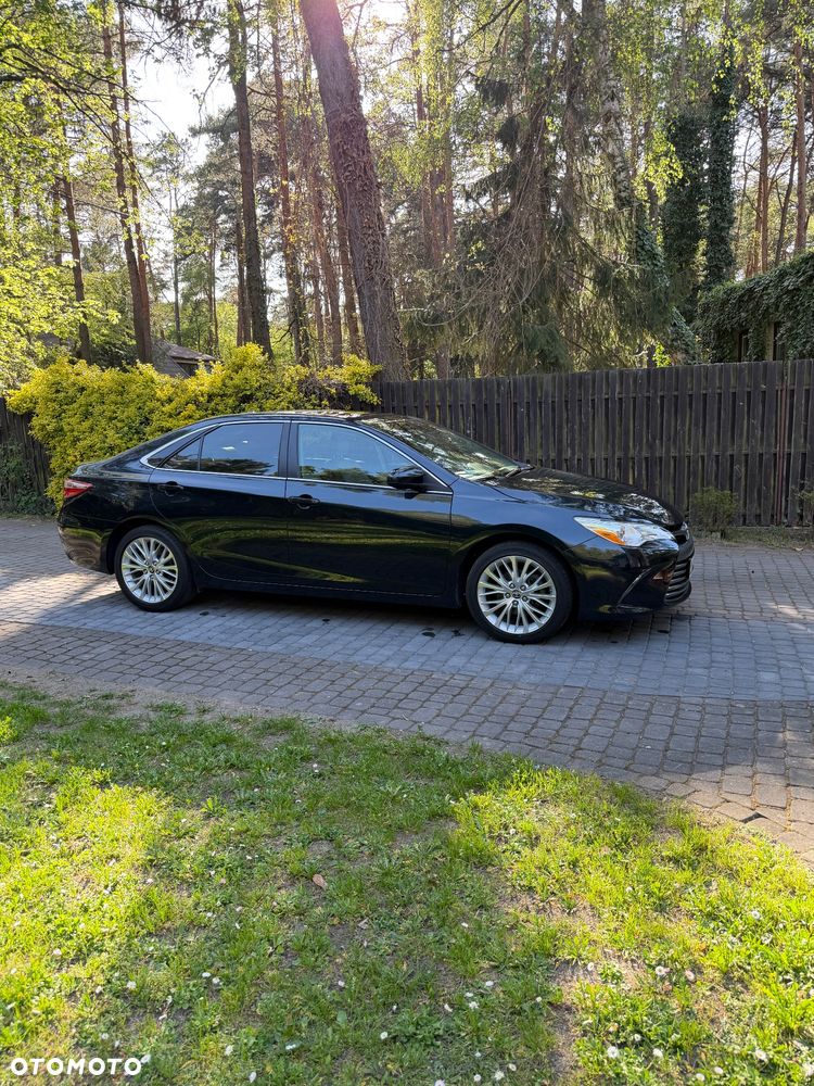Toyota Camry 2.5 XLE - 4