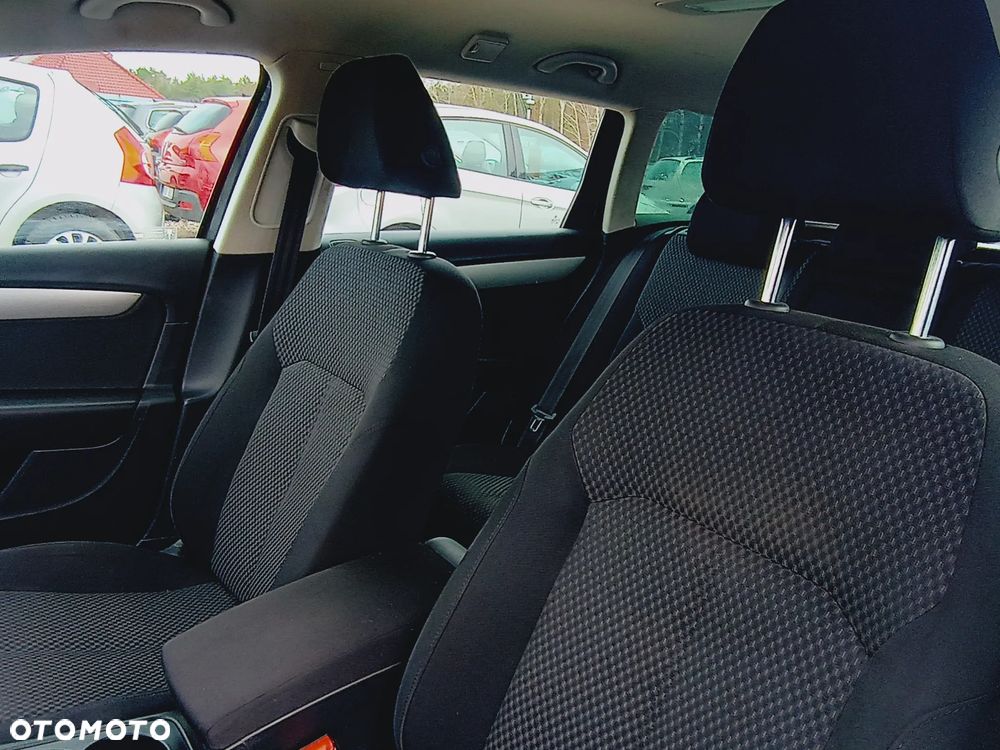 Volkswagen Passat 2.0 TDI 4Motion BlueMotion Technol Trendline - 8