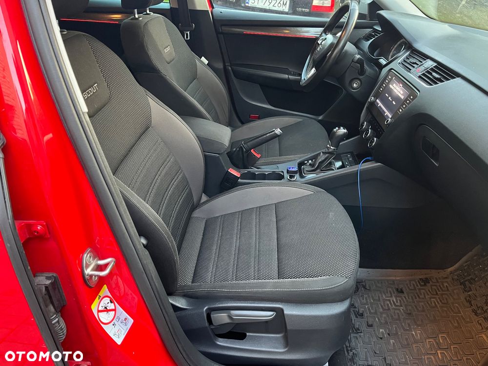 Skoda Octavia Scout 2.0 TDI 4x4 DSG - 13