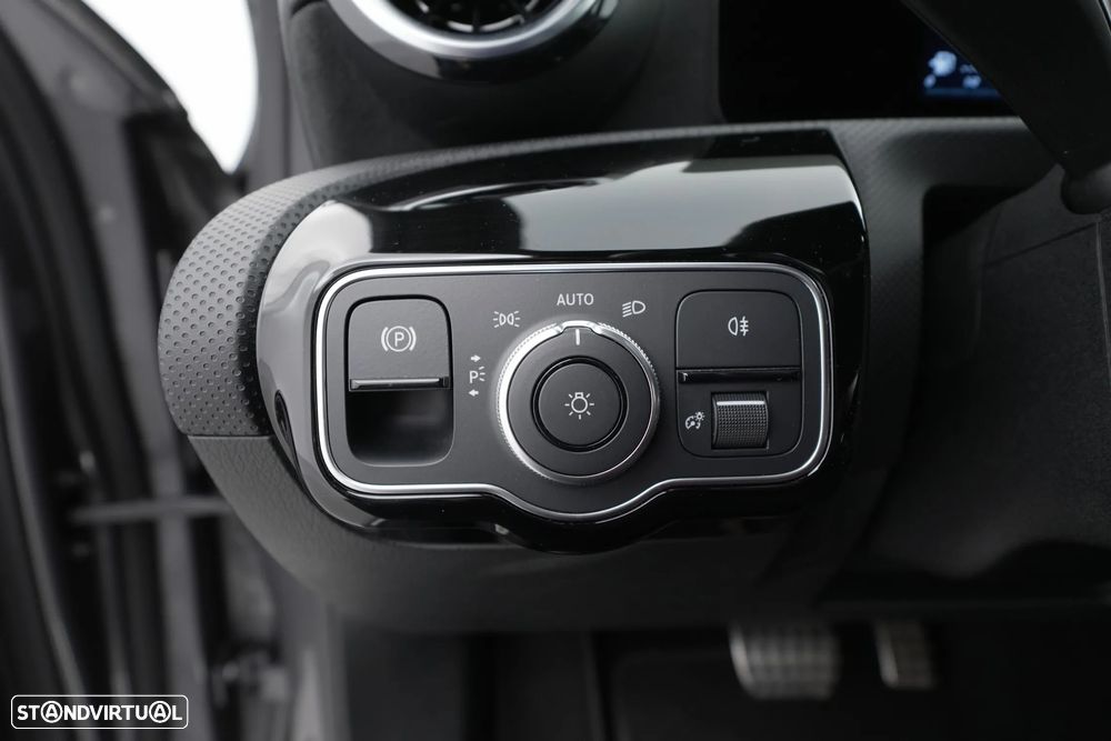 Mercedes-Benz A 250 e AMG Line - 21