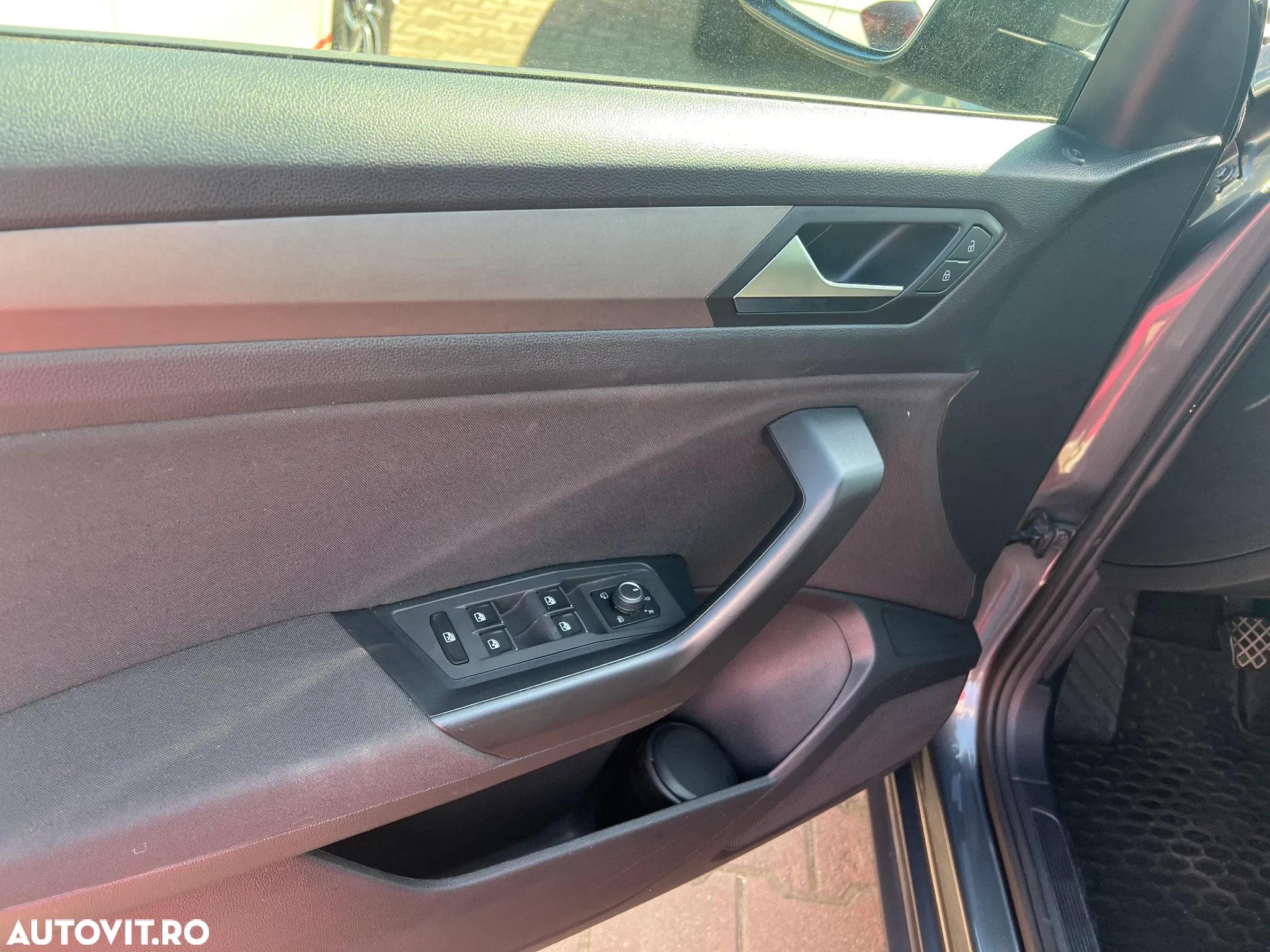 Volkswagen T-ROC 1.0 TSI Design - 9