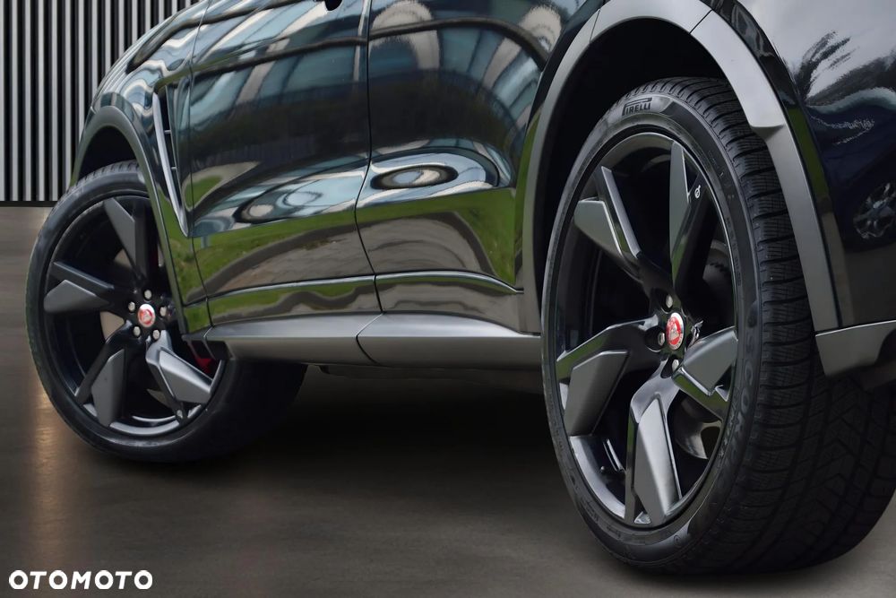 Jaguar F-Pace 5.0 V8 S/C AWD SVR - 11