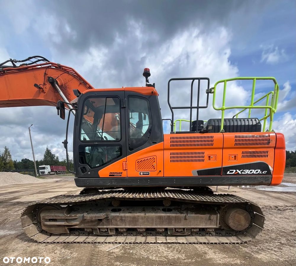 Doosan DX 300  LC - 7 KOPARKA GĄSIENICOWA - 19