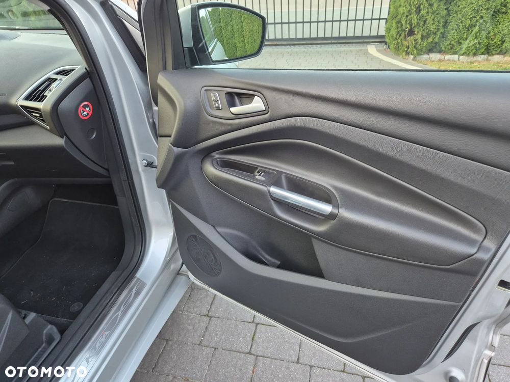 Ford Kuga - 24