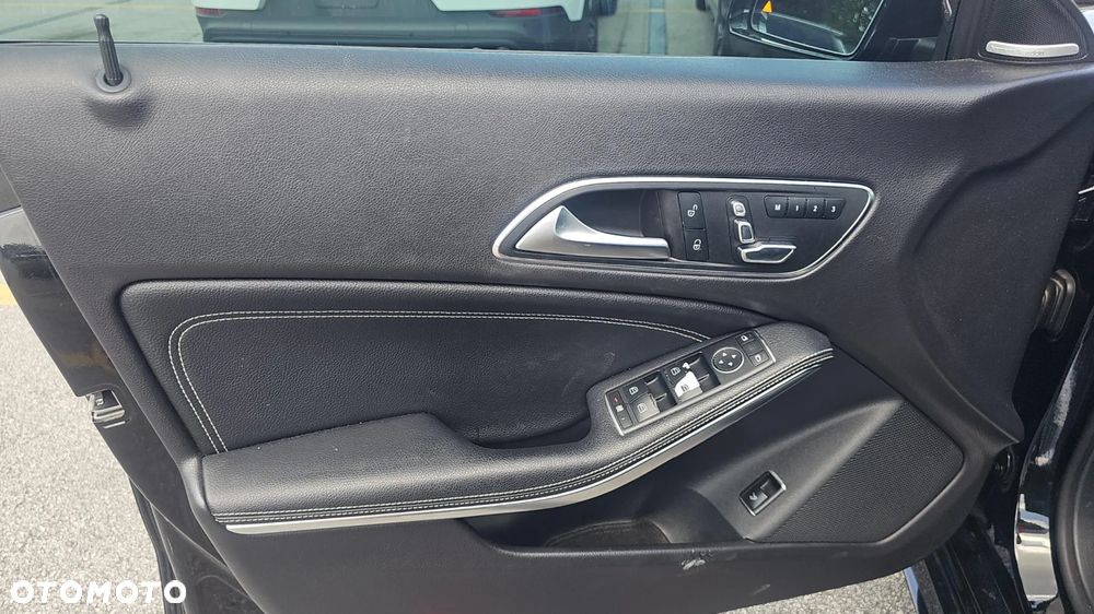 Mercedes-Benz CLA 250 4Matic 7G-DCT AMG Line - 13