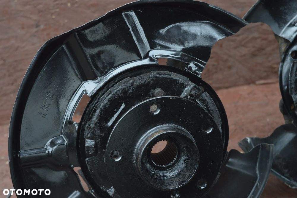 BMW E81 / E82 / E87 / E90 / E91 / E92 ORYGINALNA ZWROTNICA TYŁ LEWA / PRAWA / PIASTA TYŁ O NR.  33 32 6 774 807 / 33 32 6 757 735 / 33 32 6 774 808 OEM W DOBRYM STANIE - 10