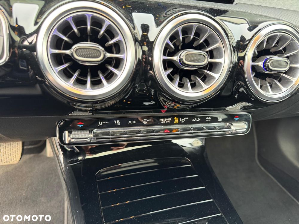 Mercedes-Benz CLA 250 e 8G-DCT Special Edition - 28