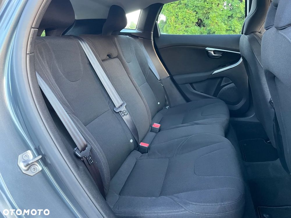 Volvo V40 T2 Momentum - 14