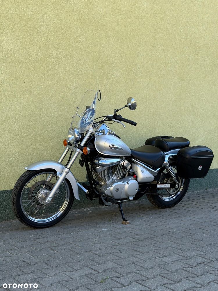 Suzuki Intruder - 28