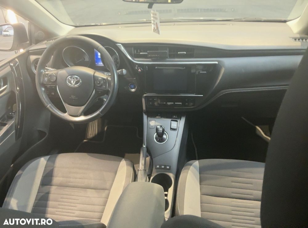 Toyota Auris 1.8 Executive - 4