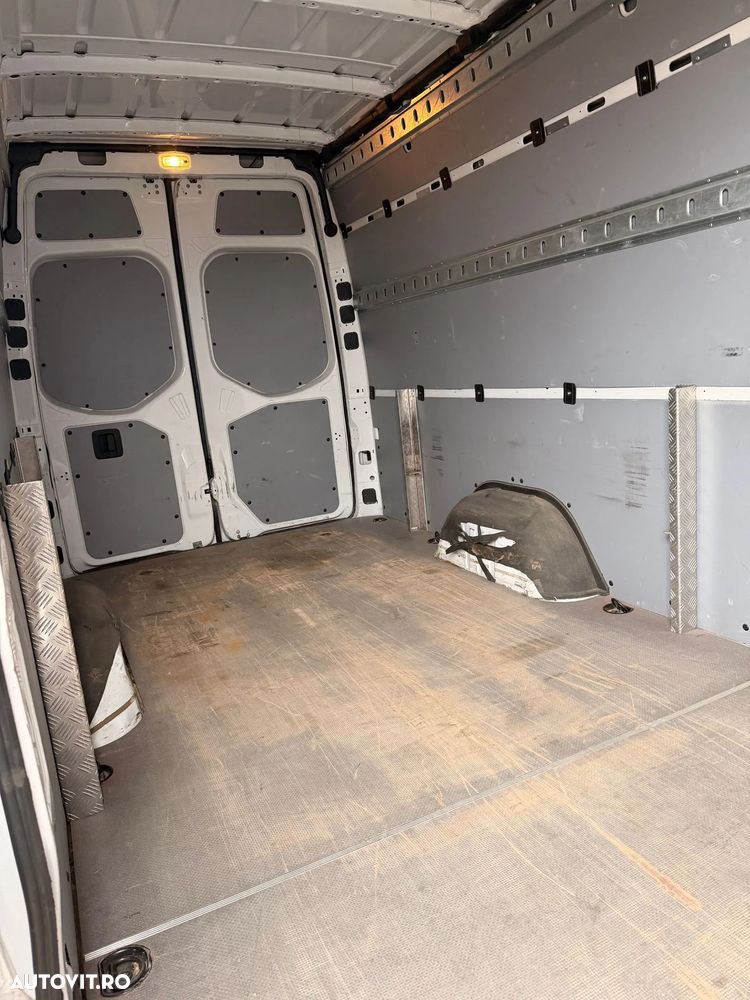 Mercedes-Benz Sprinter - 5