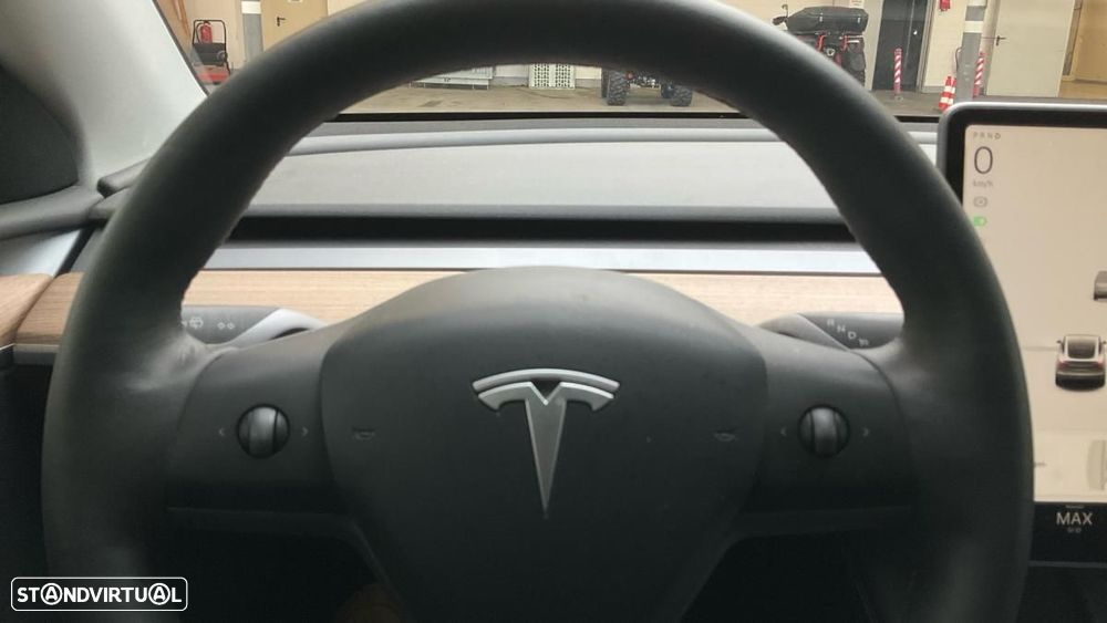 Tesla Model Y Long Range Dual Motor AWD - 11