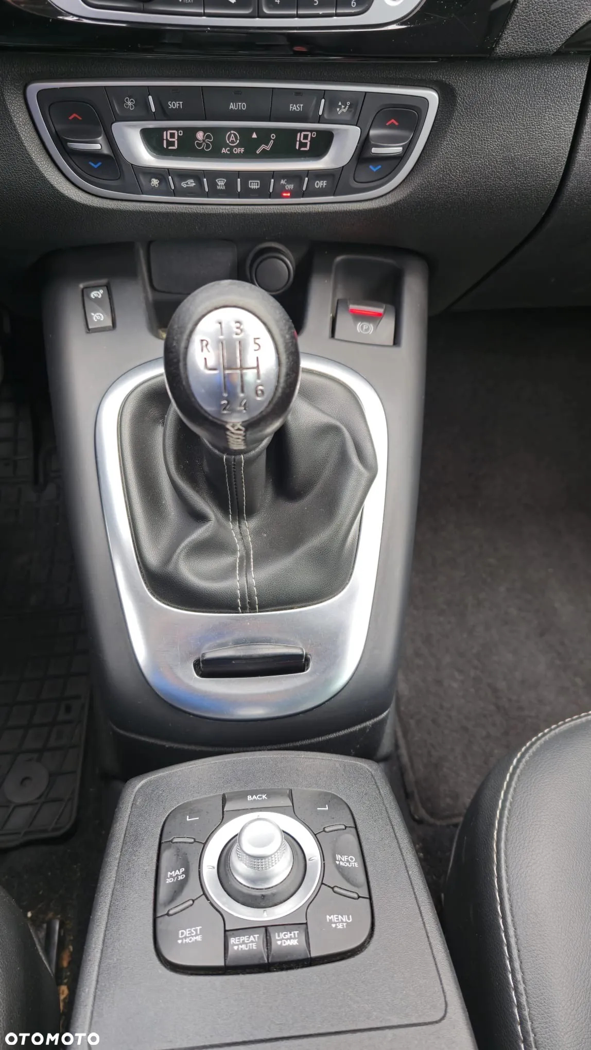 Renault Grand Scenic - 12