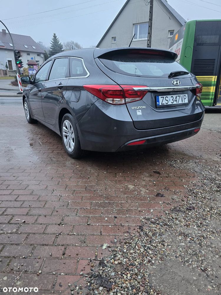 Hyundai i40 Kombi blue 1.6 Trend - 21