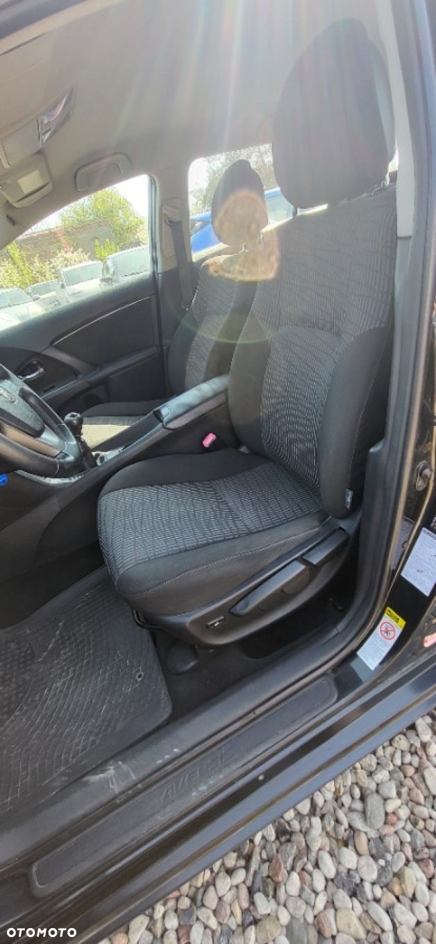 Toyota Avensis - 12