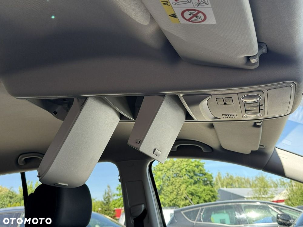 Volkswagen Touran 1.6 TDI DPF BlueMotion Technology DSG Comfortline - 24