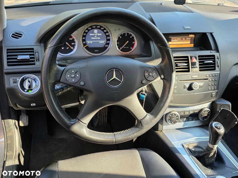 Mercedes-Benz Klasa C 220 CDI Elegance - 26