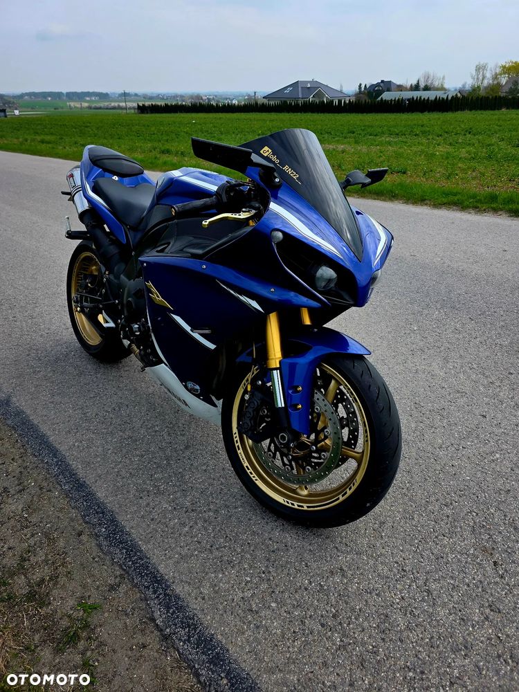 Yamaha R1 - 3