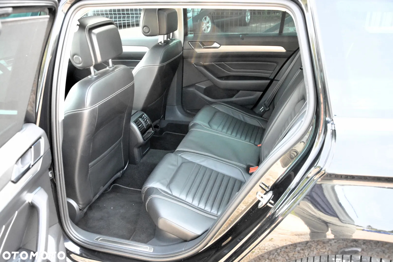 Volkswagen Passat 2.0 TDI 4Mot R-Line Edition DSG - 36
