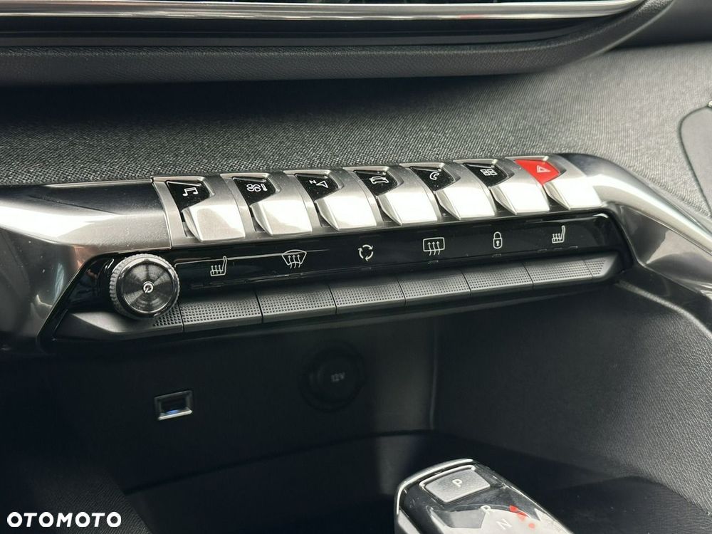 Peugeot 3008 1.2 PureTech Allure S&S EAT8 - 27