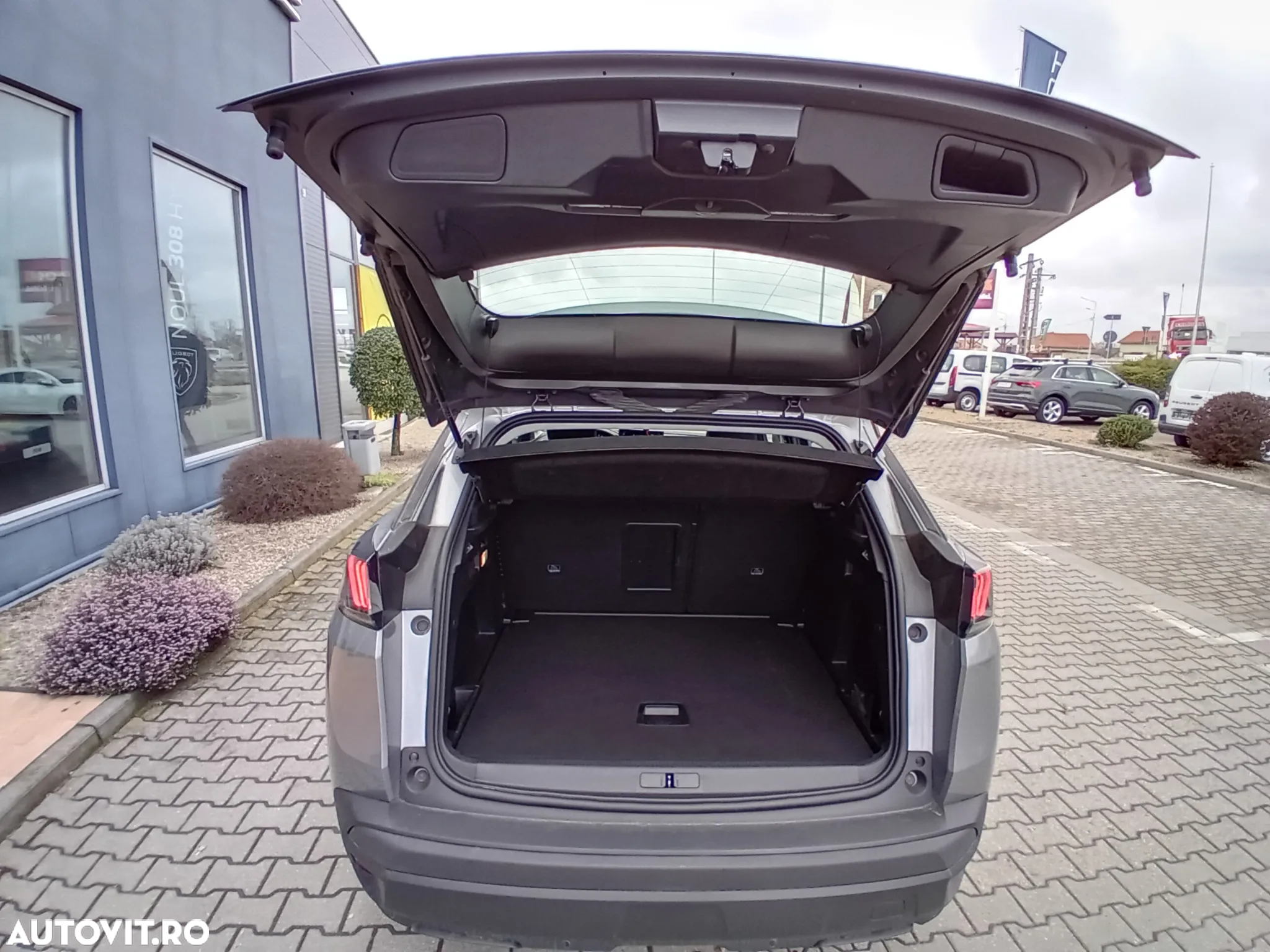 Peugeot 3008 1.2 PureTech 130 EAT8 Active Pack - 11