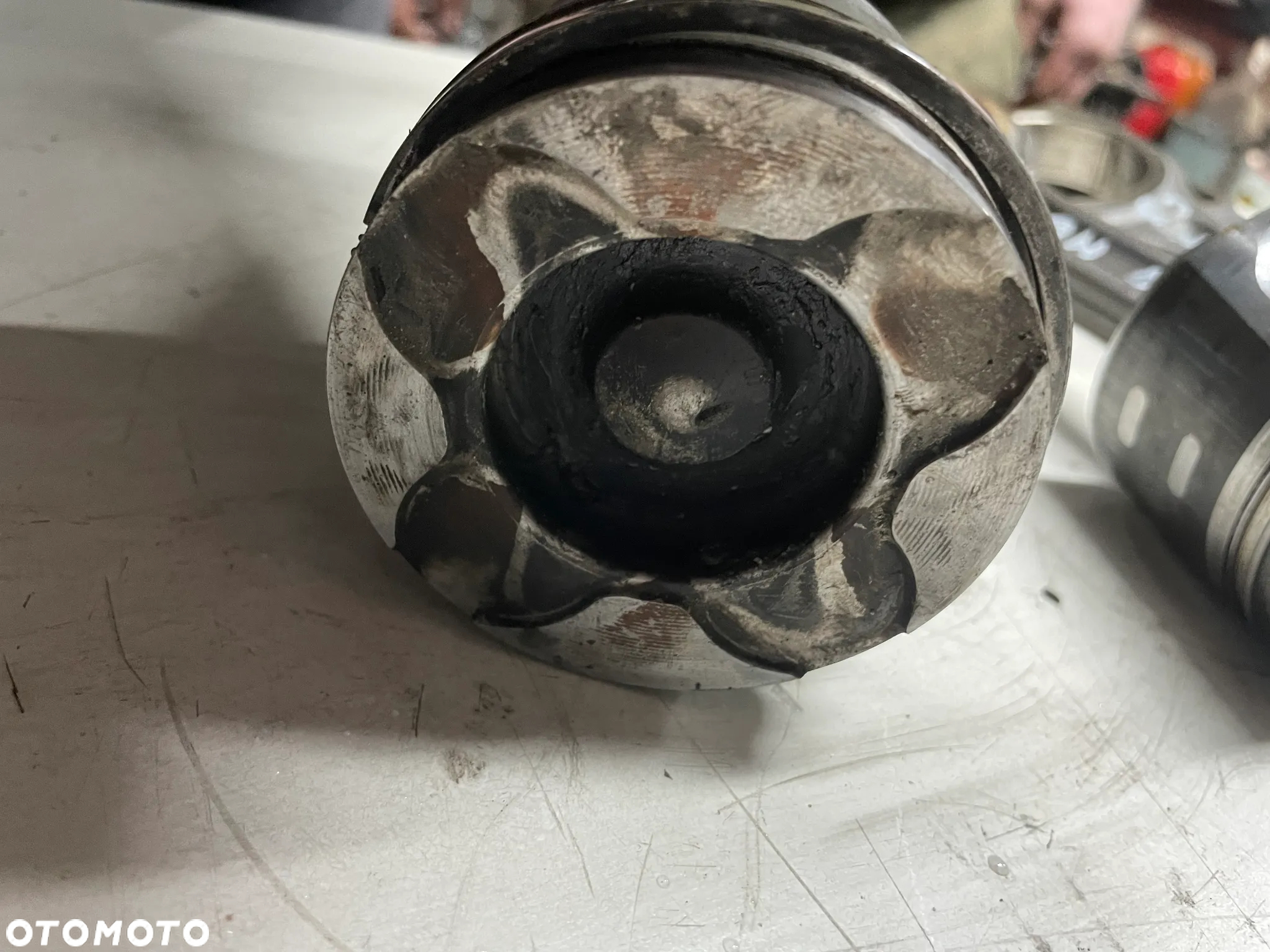Tłok z korbowodem Citroen Picasso C3 1.6 HDI 9H01 - 12